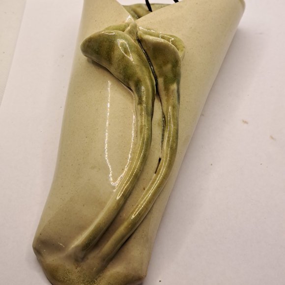 Pottery wall pockets with flowers. - Picture 3 of 10